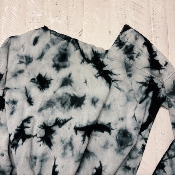 Line and Dot women’s asymmetrical off shoulder black tie dye sweater size medium - Picture 2 of 4